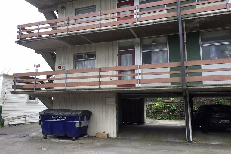 Photo of property in Beresford Apartments, 4/118 Russell Terrace, Berhampore, Wellington, 6023