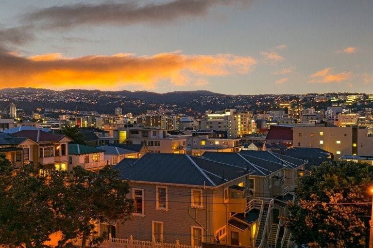 Photo of property in 2/2 Hawker Street, Mount Victoria, Wellington, 6011