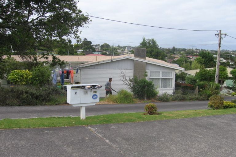 Photo of property in 2/2 Clare Place, Glenfield, Auckland, 0629