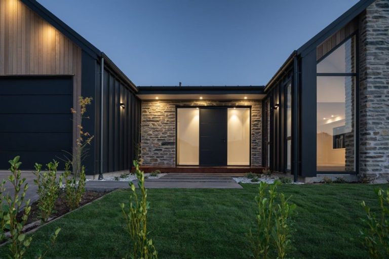 Photo of property in 35 Obelisk Street, Wanaka, 9305