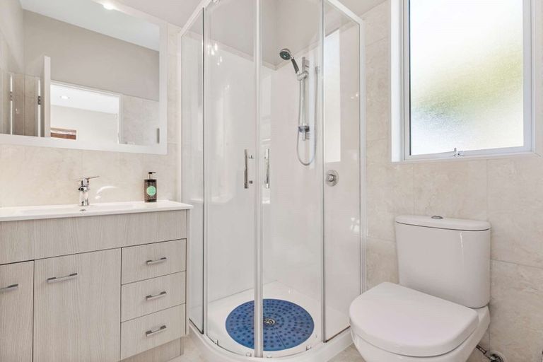 Photo of property in 2 Jammen Drive, Massey, Auckland, 0614