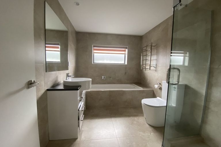 Photo of property in 7 Iwinuku Crescent, Wattle Downs, Auckland, 2103