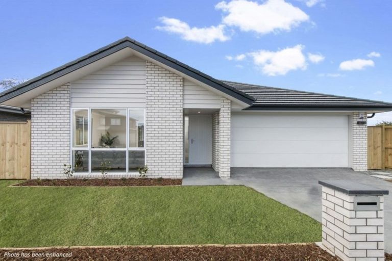 Photo of property in 8 Waituarua Drive, Takanini, 2112