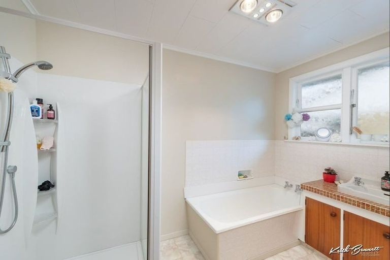 Photo of property in 64 Holdsworth Avenue, Trentham, Upper Hutt, 5018