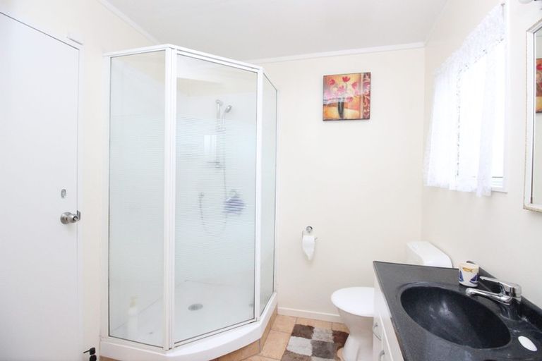 Photo of property in 2/450 Swanson Road, Ranui, Auckland, 0612