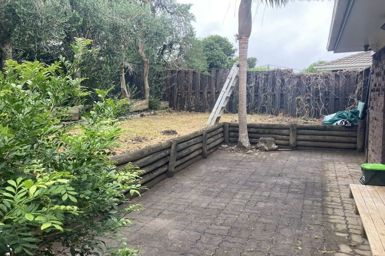 Photo of property in 2/21 Liam Place, Half Moon Bay, Auckland, 2012