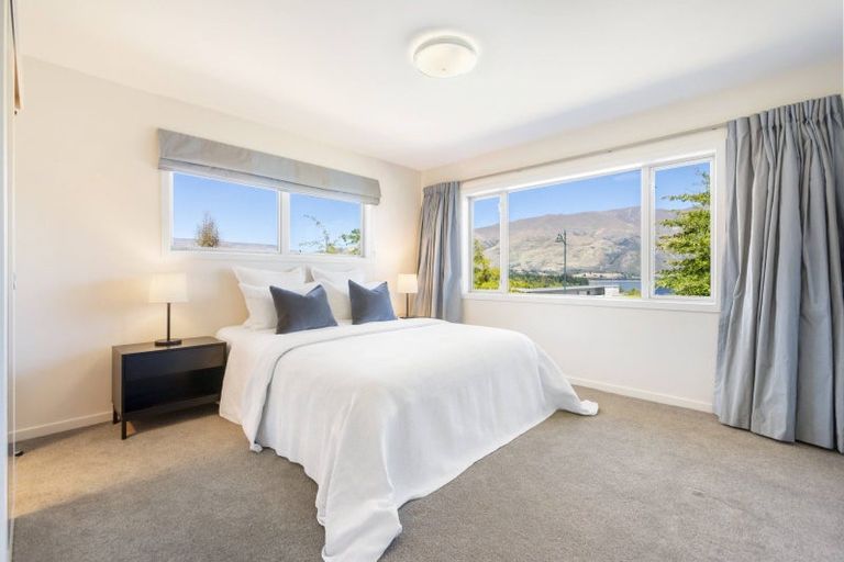 Photo of property in 2 Island View Place, Wanaka, 9305