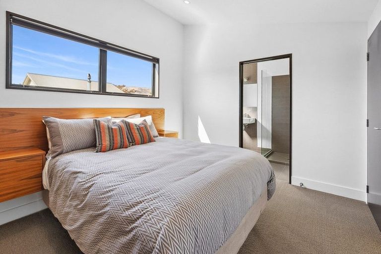 Photo of property in 21 Stonebrook Drive, Wanaka, 9305