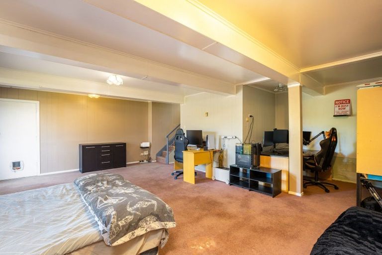 Photo of property in 16 Regent Place, Blagdon, New Plymouth, 4310