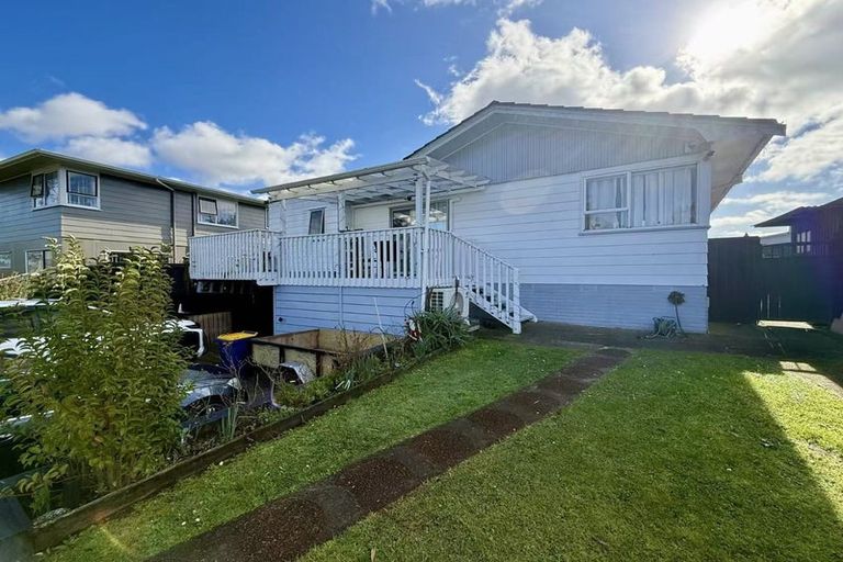 Photo of property in 38 Larissa Avenue, Henderson, Auckland, 0610