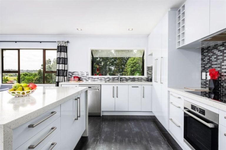 Photo of property in 13 Chrome Place, Henderson, Auckland, 0612