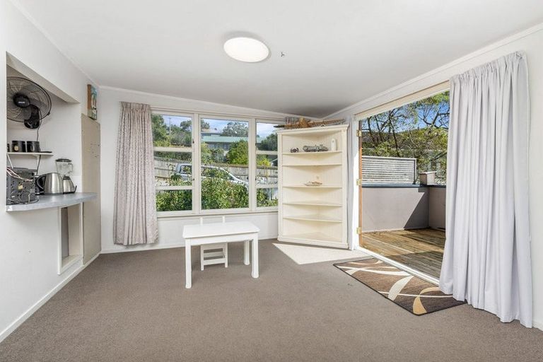 Photo of property in 2 Rata Road, Stanmore Bay, Whangaparaoa, 0932