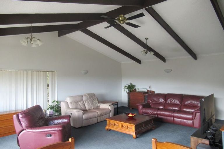 Photo of property in 14 Kinloch Place, Papakowhai, Porirua, 5024