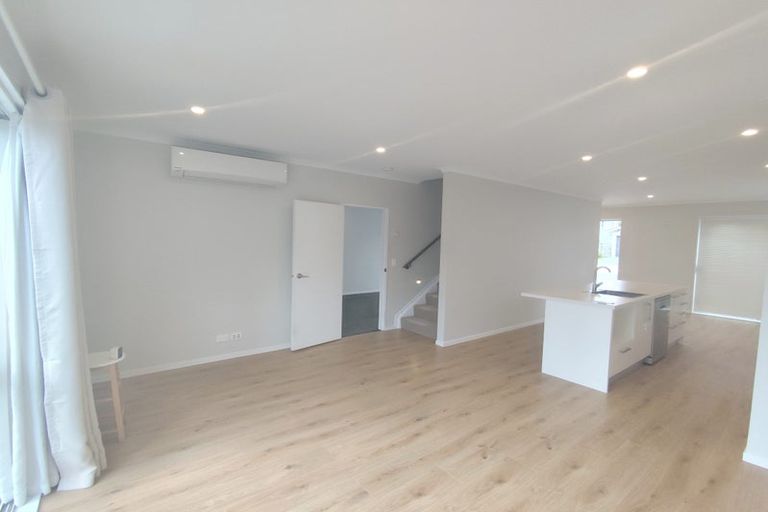 Photo of property in 3 Ambar Ridge Avenue, Massey, Auckland, 0614