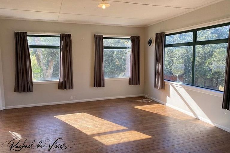 Photo of property in 4 Sea View Road, Baylys Beach, Dargaville, 0377