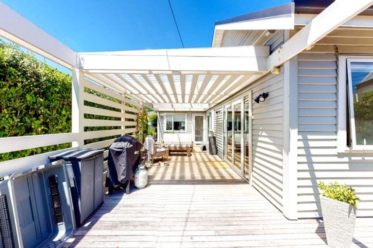 Photo of property in 143 Derwent Street, Island Bay, Wellington, 6023