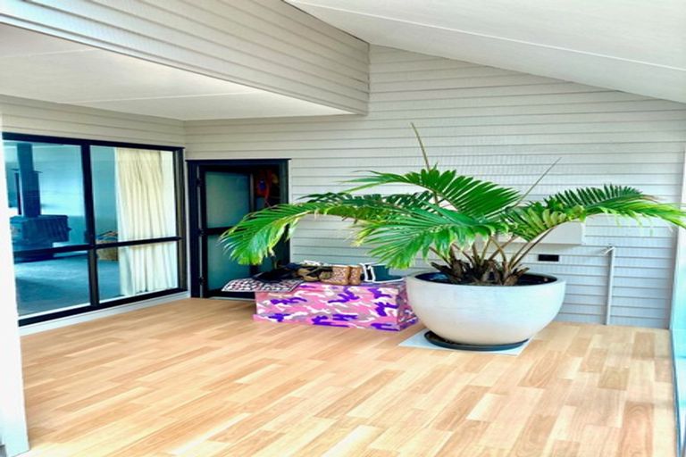 Photo of property in 42 Gurkha Crescent, Khandallah, Wellington, 6035