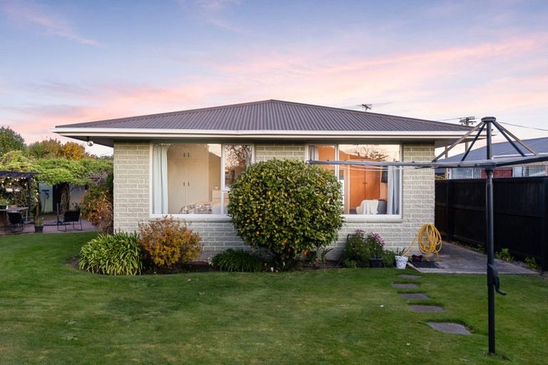 Photo of property in 34 Wychwood Crescent, Bishopdale, Christchurch, 8053