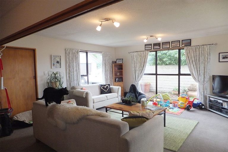 Photo of property in 3 Regency Crescent, Redwood, Christchurch, 8051