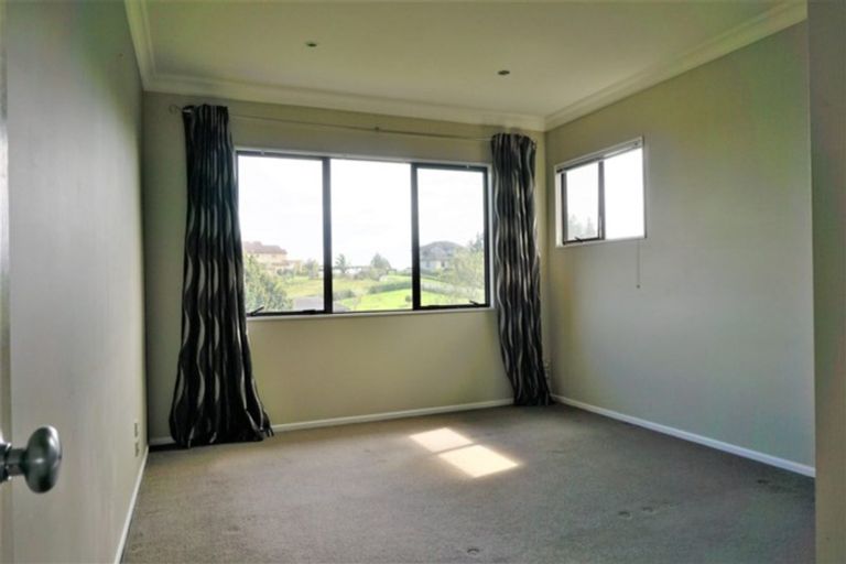 Photo of property in 14 Michael Bosher Way, Flat Bush, Auckland, 2019