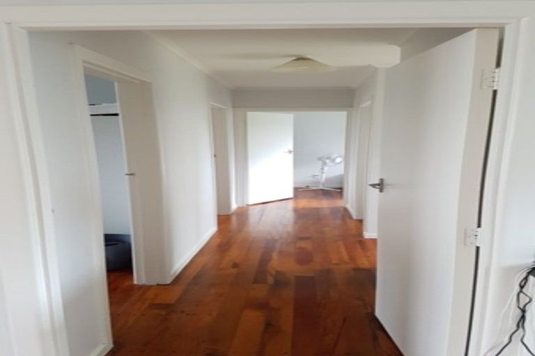 Photo of property in 10 Harding Avenue, Te Atatu South, Auckland, 0610