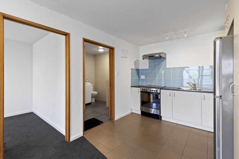 Photo of property in 92 Wynyard Crescent, Fernhill, Queenstown, 9300