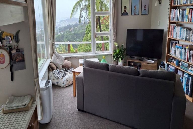 Photo of property in 32 Highbury Road, Highbury, Wellington, 6012
