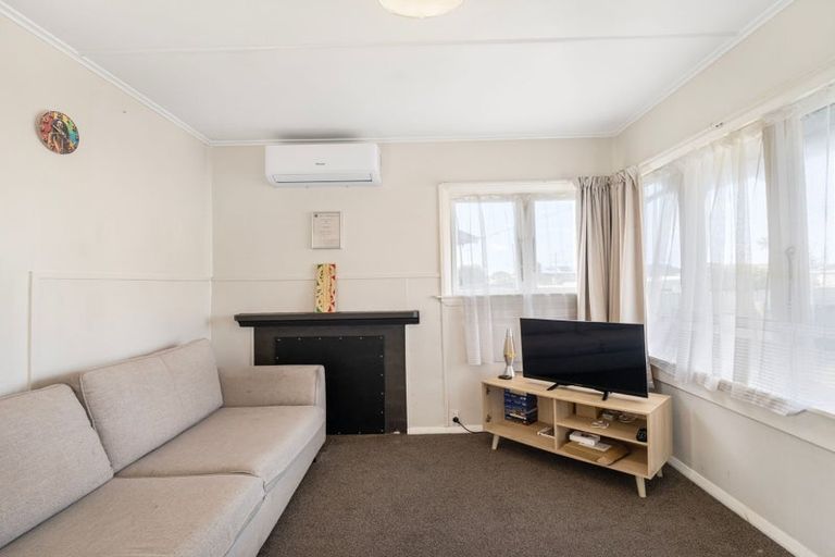 Photo of property in 10 Cornfoot Street, Castlecliff, Whanganui, 4501