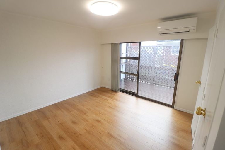 Photo of property in 2/177 Forrest Hill Road, Forrest Hill, Auckland, 0620