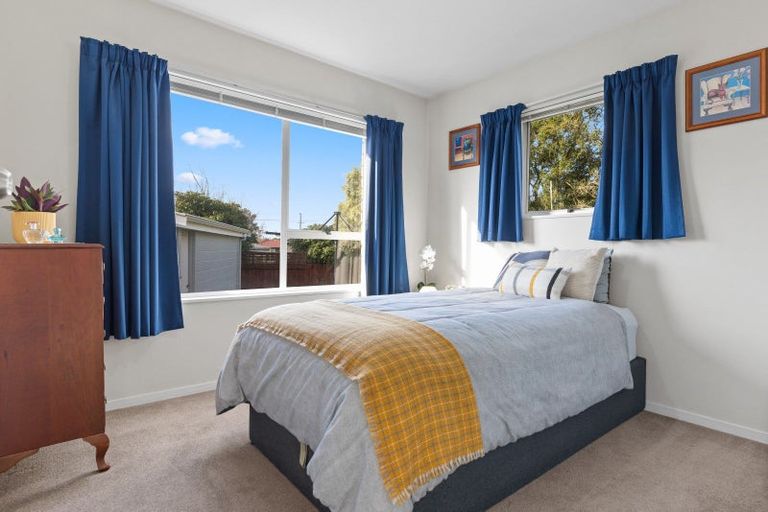 Photo of property in 24 Jenkins Avenue, Redwood, Christchurch, 8051
