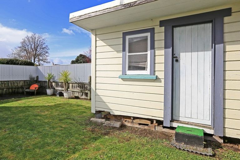 Photo of property in 916 Grove Road, Mayfair, Hastings, 4122