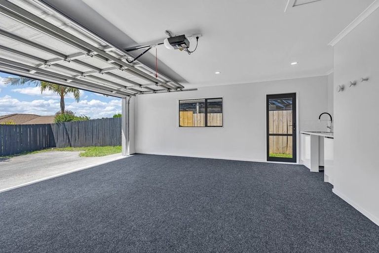 Photo of property in 60 Robert Ross Place, Clendon Park, Auckland, 2103