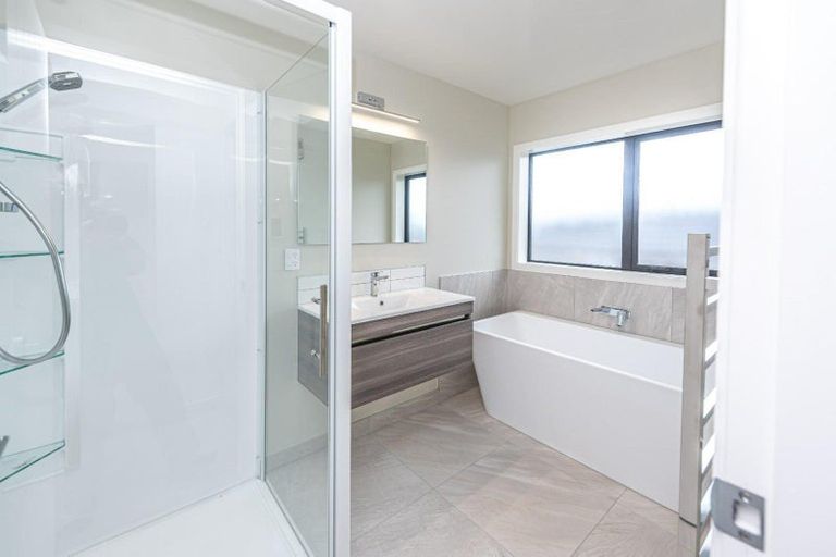 Photo of property in 32 Tirimoana Place, Otamatea, Whanganui, 4501