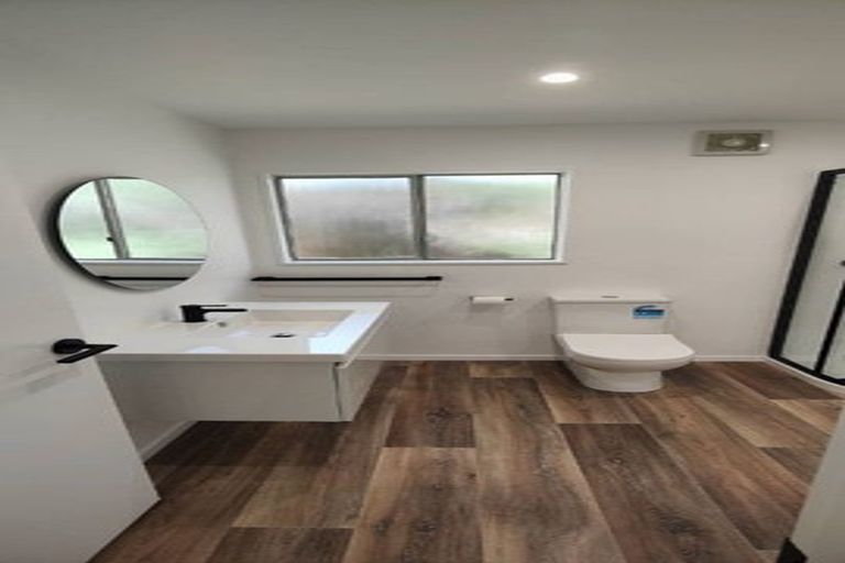 Photo of property in 3/4 Glanmire Road, Newlands, Wellington, 6037