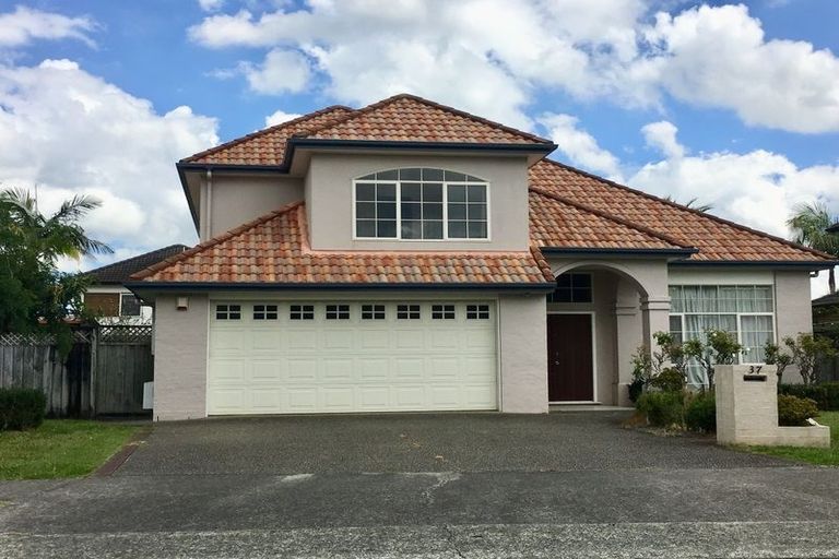 Photo of property in 37 Middlefield Drive, East Tamaki Heights, Auckland, 2016
