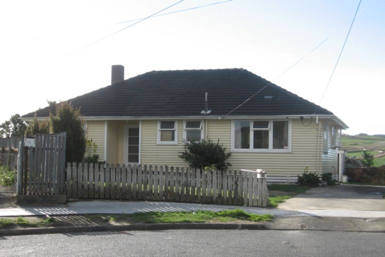 Photo of property in 17 Somerset Place, Cannons Creek, Porirua, 5024