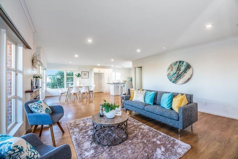 Photo of property in 10 Edgeworth Road, Glenfield, Auckland, 0629