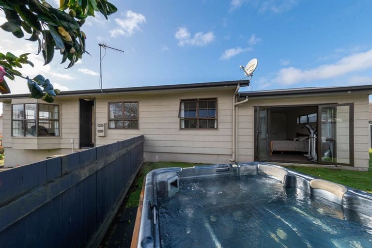 Photo of property in 8 Taurus Place, Kawaha Point, Rotorua, 3010