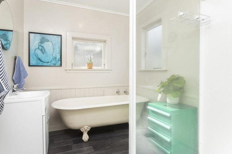 Photo of property in 19 Rimu Street, New Lynn, Auckland, 0600