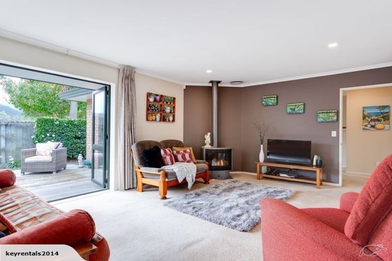 Photo of property in 2a Redwood Street, Elderslea, Upper Hutt, 5018