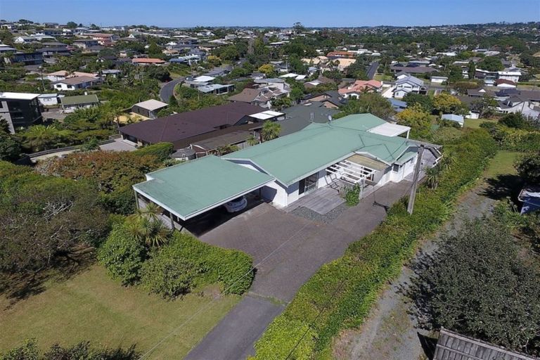Photo of property in 22a Tindalls Bay Road, Tindalls Beach, Whangaparaoa, 0930