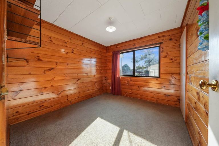 Photo of property in 13a Ward Crescent, Te Atatu Peninsula, Auckland, 0610