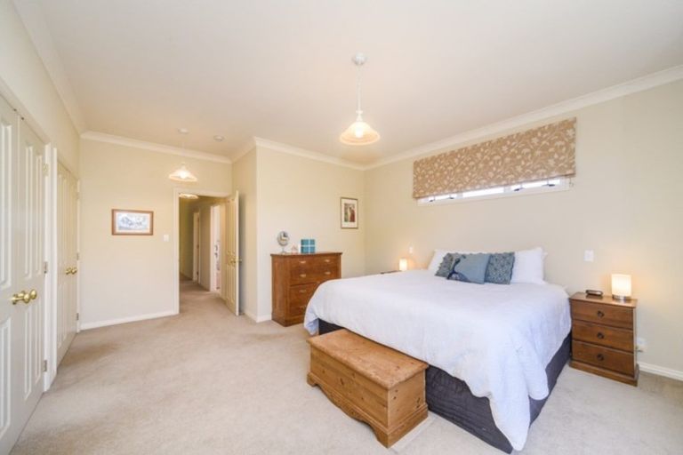 Photo of property in 8 Kowhai Avenue, Takaro, Palmerston North, 4410