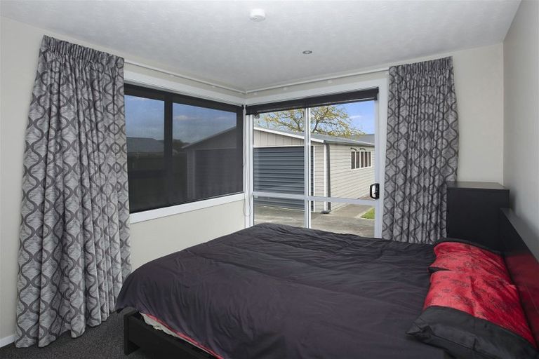 Photo of property in 69 Farquhars Road, Redwood, Christchurch, 8051