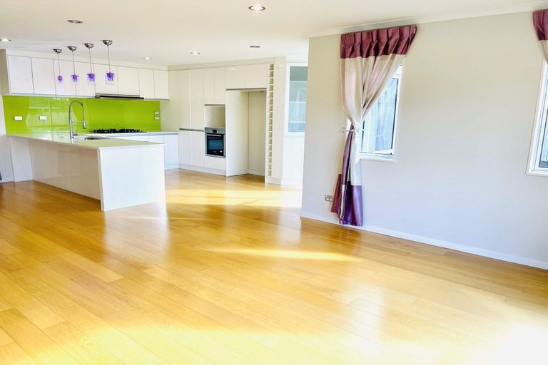 Photo of property in 66a Hutchinsons Road, Bucklands Beach, Auckland, 2014