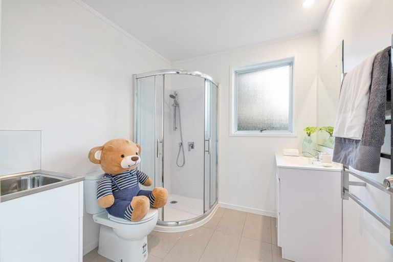 Photo of property in 2/17 Roberts Road, Te Atatu South, Auckland, 0610