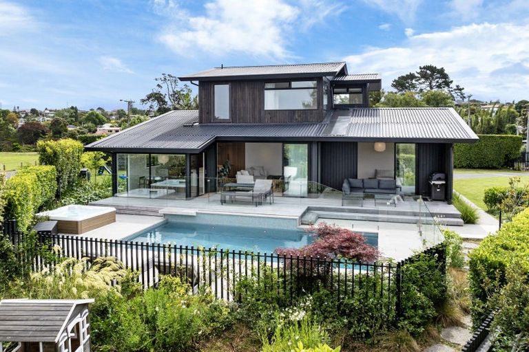 Photo of property in 56 Covil Avenue, Te Atatu South, Auckland, 0610