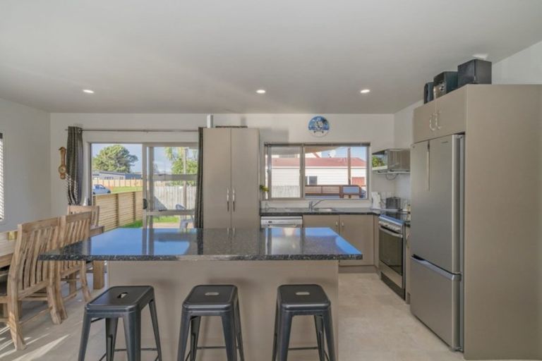 Photo of property in 1 Rena Place, Whitianga, 3510