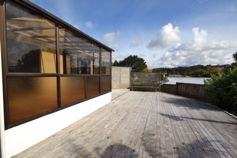 Photo of property in 17 Sabot Place, Massey, Auckland, 0614