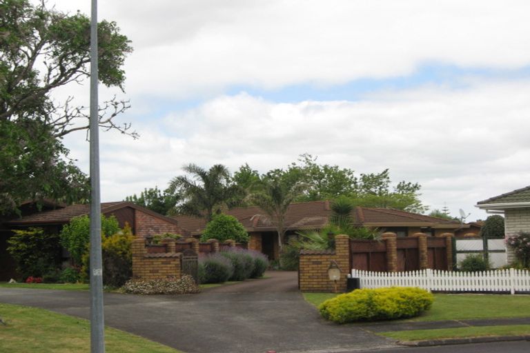 Photo of property in 14 Donegan Place, Conifer Grove, Takanini, 2112